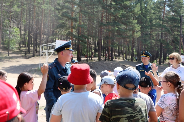 В Бурятии сотрудники МЧС России провели День безопасности в спортивно-оздоровительном лагере 
