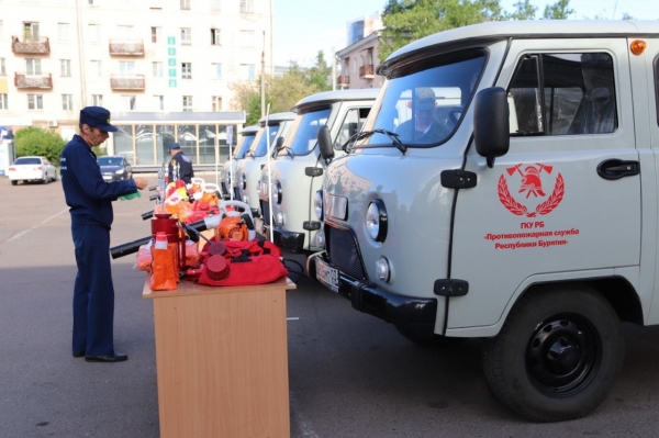 Государственной противопожарной службе Республики Бурятия вручили ключи от автомобилей «УАЗ Фермер» 