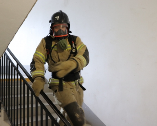 Пожарные Главного управления устроили забег на 20 этаж 