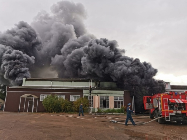 Сотрудники МЧС России ликвидировали крупный пожар в Улан-Удэ 