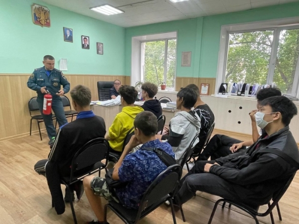 Сотрудники МЧС России провели урок пожарной безопасности в УФСИН 