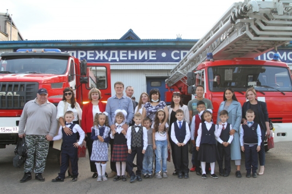 В День знаний первоклассники побывали на экскурсии в пожарно-спасательной части 