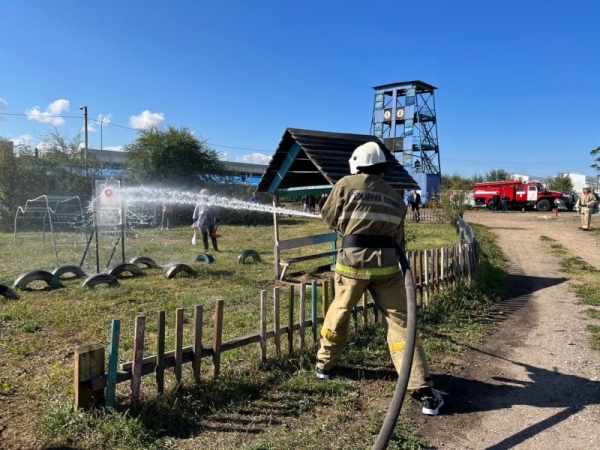 В Улан-Удэ прошли соревнования добровольных пожарных 