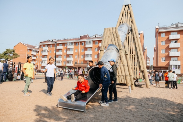 В Улан-Удэ установили самый большой игровой комплекс по проекту «1000 дворов Дальнего Востока»