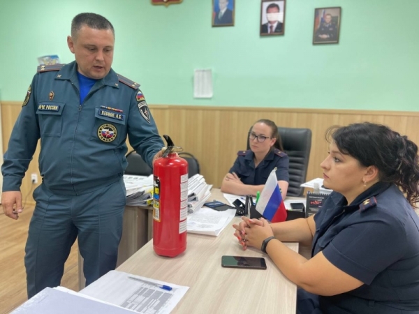 Сотрудники МЧС России провели урок пожарной безопасности в УФСИН 
