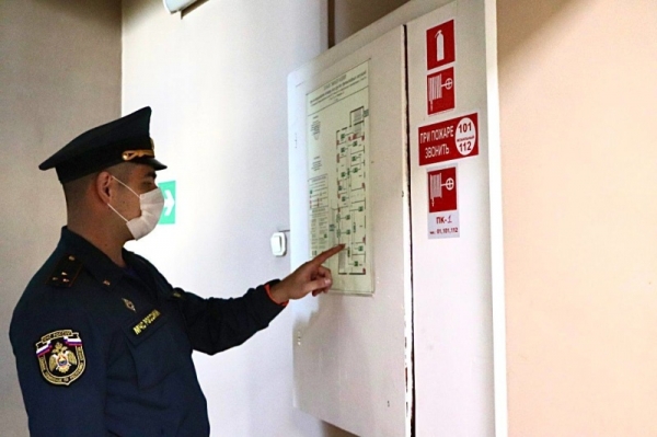 Сотрудники МЧС России участвуют в обеспечении безопасности избирательных участков 