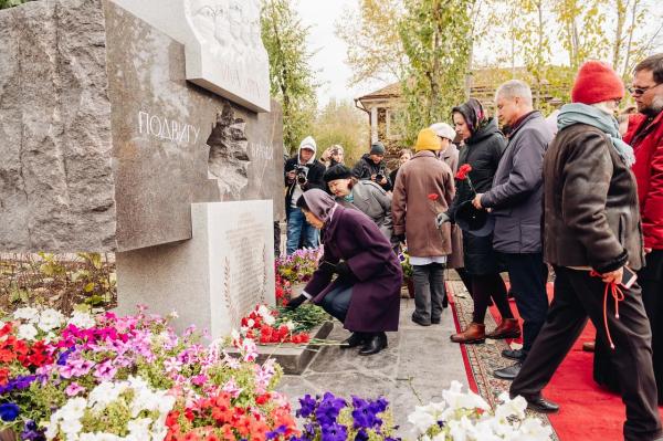 В Улан-Удэ открыли памятник врачам, погибшим от COVID-19