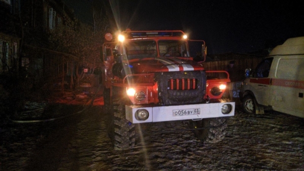 В Улан-Удэ огнеборцы спасли 7 человек на пожаре 