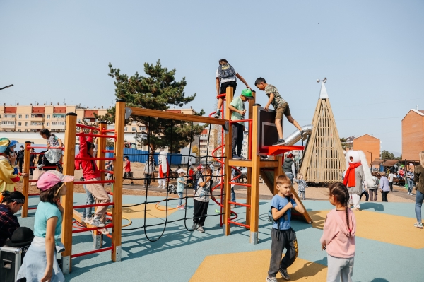 Более двух сотен новых детских площадок построили в Бурятии в этом году
