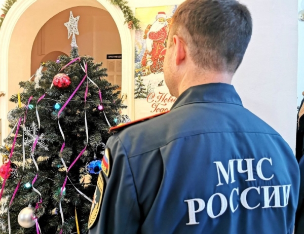 МЧС России напоминает о правилах пожарной безопасности в новогодние праздники! 