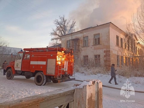 Огнеборцы ликвидировали крупный пожар в городе Гусиноозерск 
