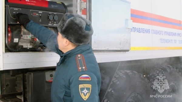Сотрудники МЧС России отслеживают дорожную обстановку на трассах 