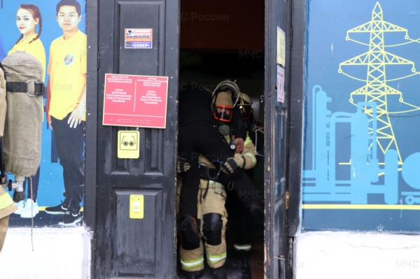 В Улан-Удэ условно потушили пожар в техникуме 