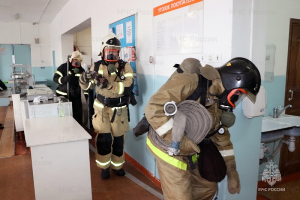 В Улан-Удэ условно потушили пожар в техникуме 