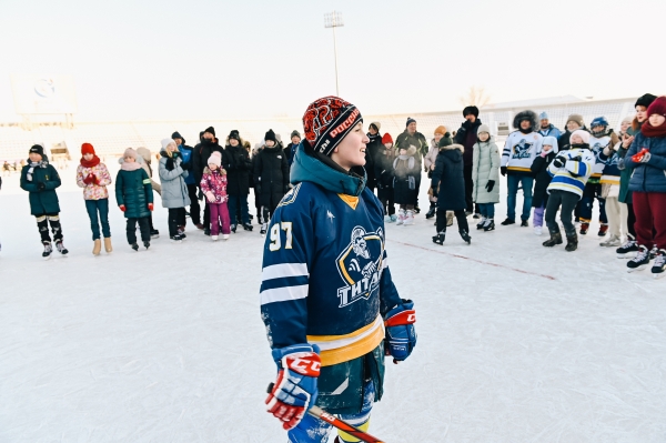«Все на лед»: На центральном стадионе Улан-Удэ стартовала спортивная акция для всех желающих 