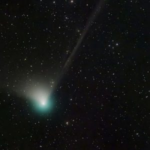 комета в ночном небе