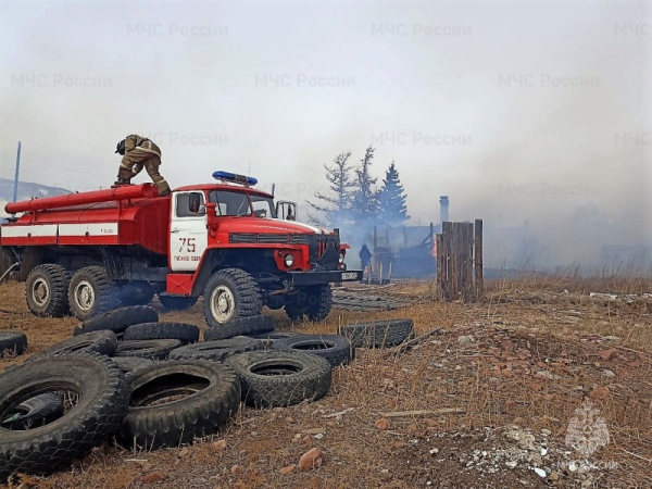 В селе Бурятии локализовали пожар на площади 700 кв.м. 