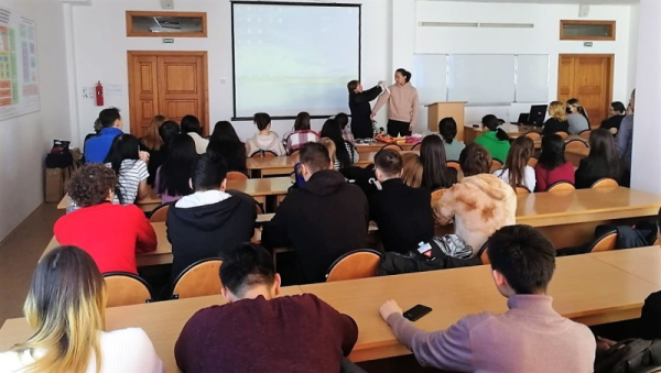 В Улан-Удэ добровольцы обучили студентов 