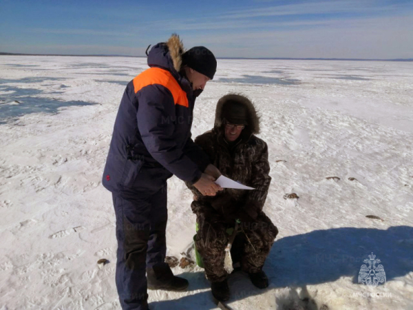 Инспекторы ГИМС предупреждают: выход на лёд Байкала смертельно опасен! 