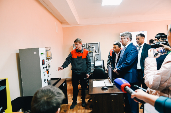 Глава Бурятии посетил образовательные учреждения Селенгинского района  