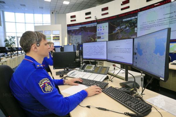 МЧС России поздравляет соотечественников с Днем космонавтики 