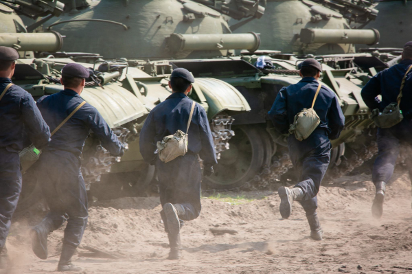 Контрактники без военной подготовки будут проходить службу на территории России