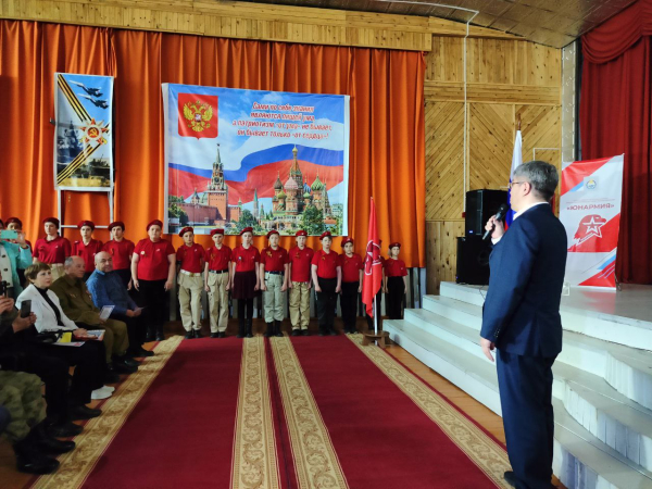 «Наша страна будет ещё сильнее»: Школьники Заиграевского района вступили в ряды юнармейцев 