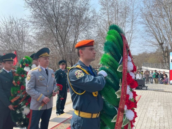 Торжественная церемония возложения цветов в честь Дня Победы 