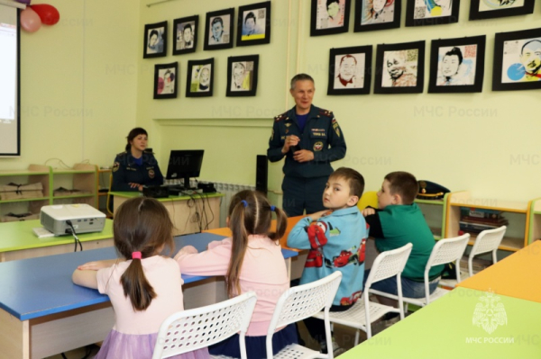 В Улан-Удэ правила безопасности рассказали дошколятам 