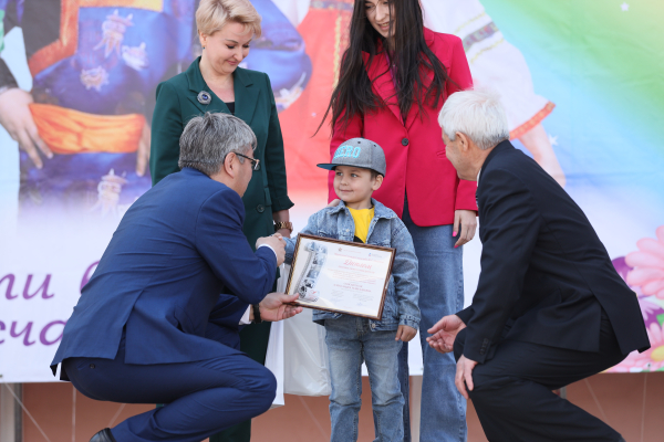 В Бурятии в День защиты детей наградили трех детей-героев