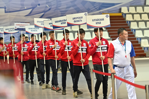 Спортсмены из 22 регионов России приехали на соревнования по боевому самбо