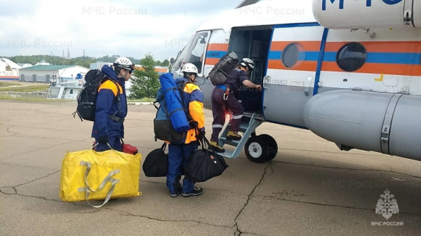 МЧС России продолжает поиски туристов, пропавших во время сплава по реке в Бурятии 
