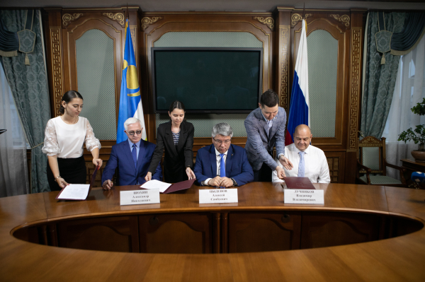 Алексей Цыденов и Александр Шохин подписали соглашение о сотрудничестве в сфере промышленности и бизнеса