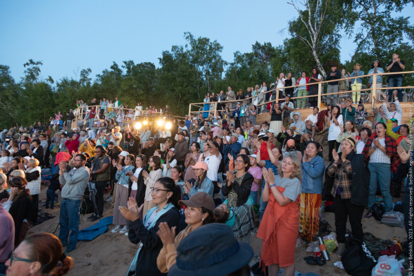 «Балет на Байкале. Бурятия» собрал тысячу зрителей на берегу священного озера
