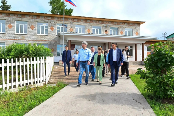 Глава Бурятии проинспектировал ход ремонта школ в Тарбагатайском районе