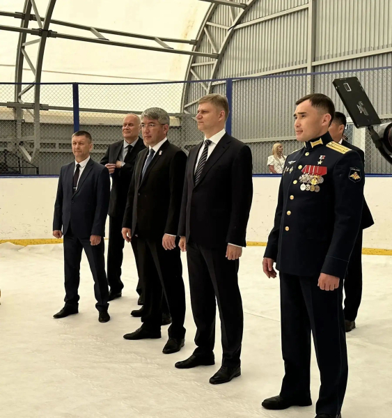 Алексей Цыденов и Олег Белозёров оценили крытый хоккейный корт в Северобайкальске: объект строится при поддержке ОАО &laquo;РЖД&raquo;