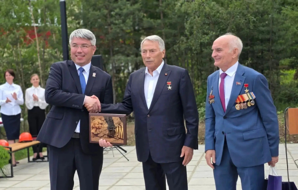 В Северобайкальске открыли памятник строителям БАМа