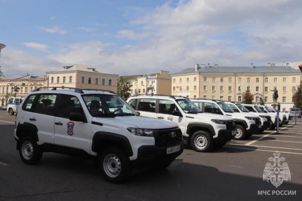 Глава МЧС России передал Тверскому пожарно-спасательному гарнизону спецтехнику и наградил отличившихся сотрудников Глава МЧС России передал Тверскому пожарно-спасательному гарнизону спецтехнику и наградил отличившихся сотрудников