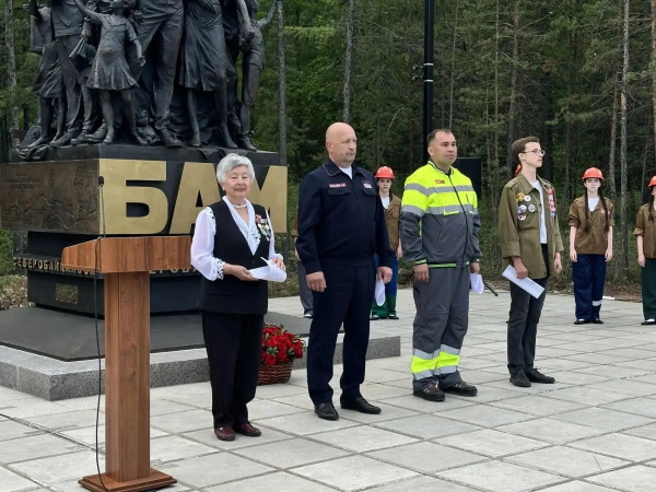 В Северобайкальске открыли памятник строителям БАМа