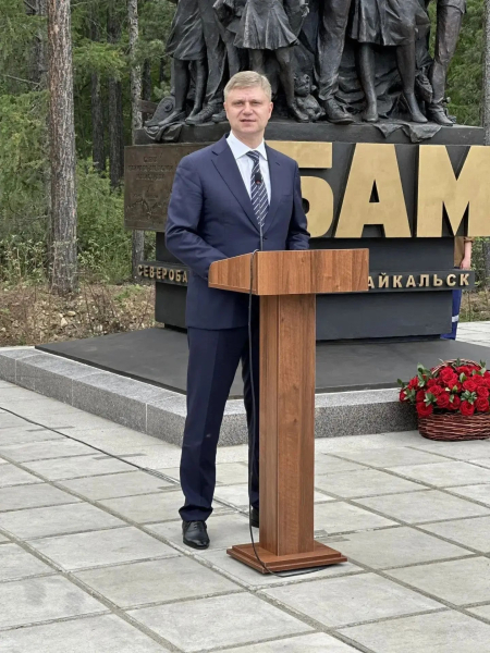 В Северобайкальске открыли памятник строителям БАМа