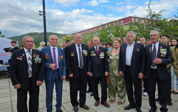 В Северобайкальске открыли памятник строителям БАМа