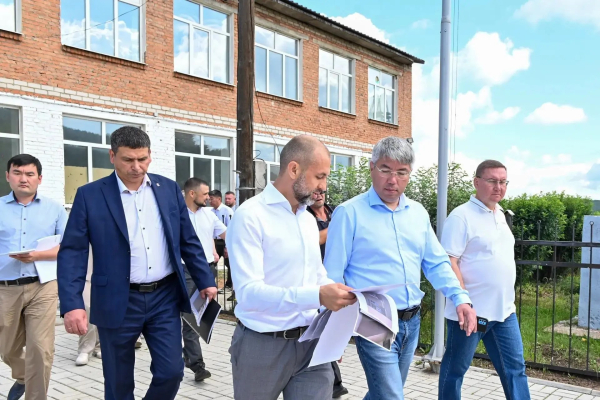 Глава Бурятии проинспектировал ход ремонта школ в Тарбагатайском районе
