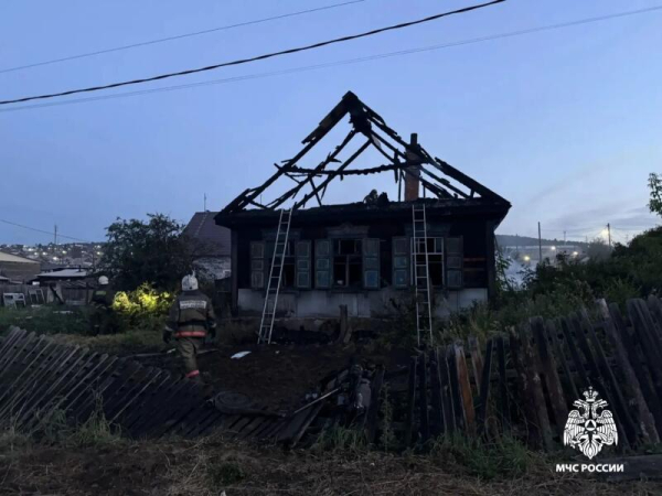 На пожаре в Улан-Удэ погибла женщина, трое мужчин пострадали 