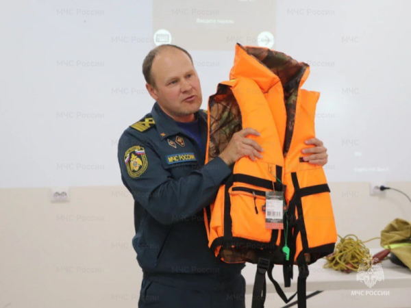 Безопасные каникулы: сотрудники ГИМС обучают детей правилам безопасного поведения 