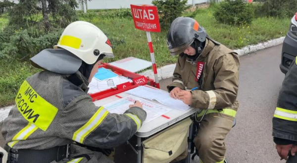 Огнеборцы МЧС России ликвидировали условный пожар на заводе в Улан-Удэ Огнеборцы МЧС России ликвидировали условный пожар на заводе в Улан-Удэ