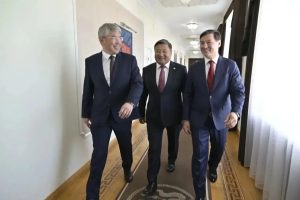 На буддийском форуме во время трехсторонней встречи главы республик Бурятия, Тува и Калмыкия договорились о расширении сотрудничества