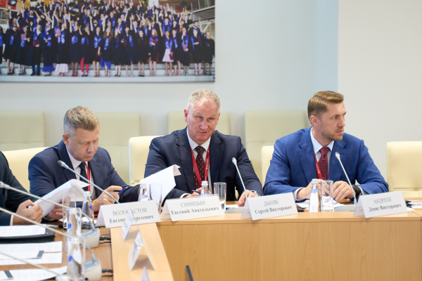 Юрий Трутнев: Приморский край и ДВФУ готовы к началу ВЭФ-2026 Юрий Трутнев: Приморский край и ДВФУ готовы к началу ВЭФ-2026