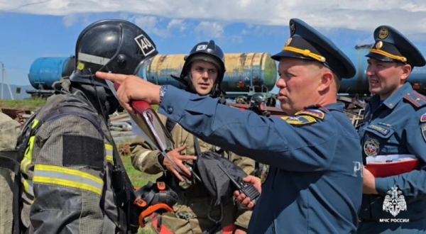 Сотрудники МЧС России отрабатывали действия по ликвидации возгорания нефтепродуктов 