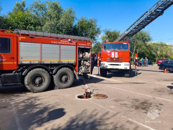 В Улан-Удэ «тушили» офис банка В Улан-Удэ «тушили» офис банка