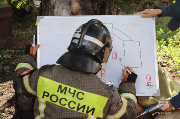 Пожарные МЧС России тренировались на Улан-Удэнском авиазаводе 
